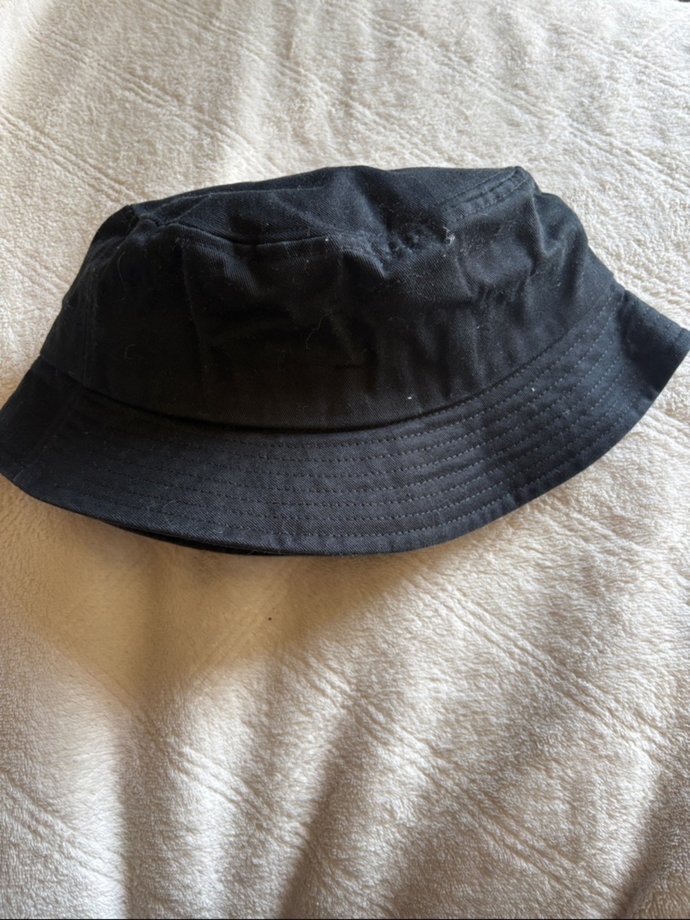 HEADBANGER Bucket Hat with Red Embroidered Logo - Picture 2 of 3